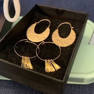 🔴✨2 for 1 earrings!✨